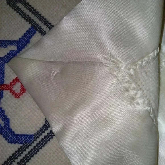 VTG USA 45X54 Faribo Ivory Waffel Weave Wool Acrylic Baby Blanket Satin Trim - Picture 8 of 12